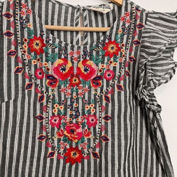 Savanna Jane Black White Striped Floral Embroidered Blouse Women's Size Medium - Picture 2 of 5